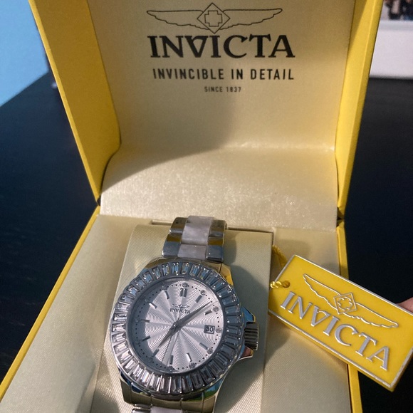 Invicta Women’s Silver Watch - Picture 3 of 4